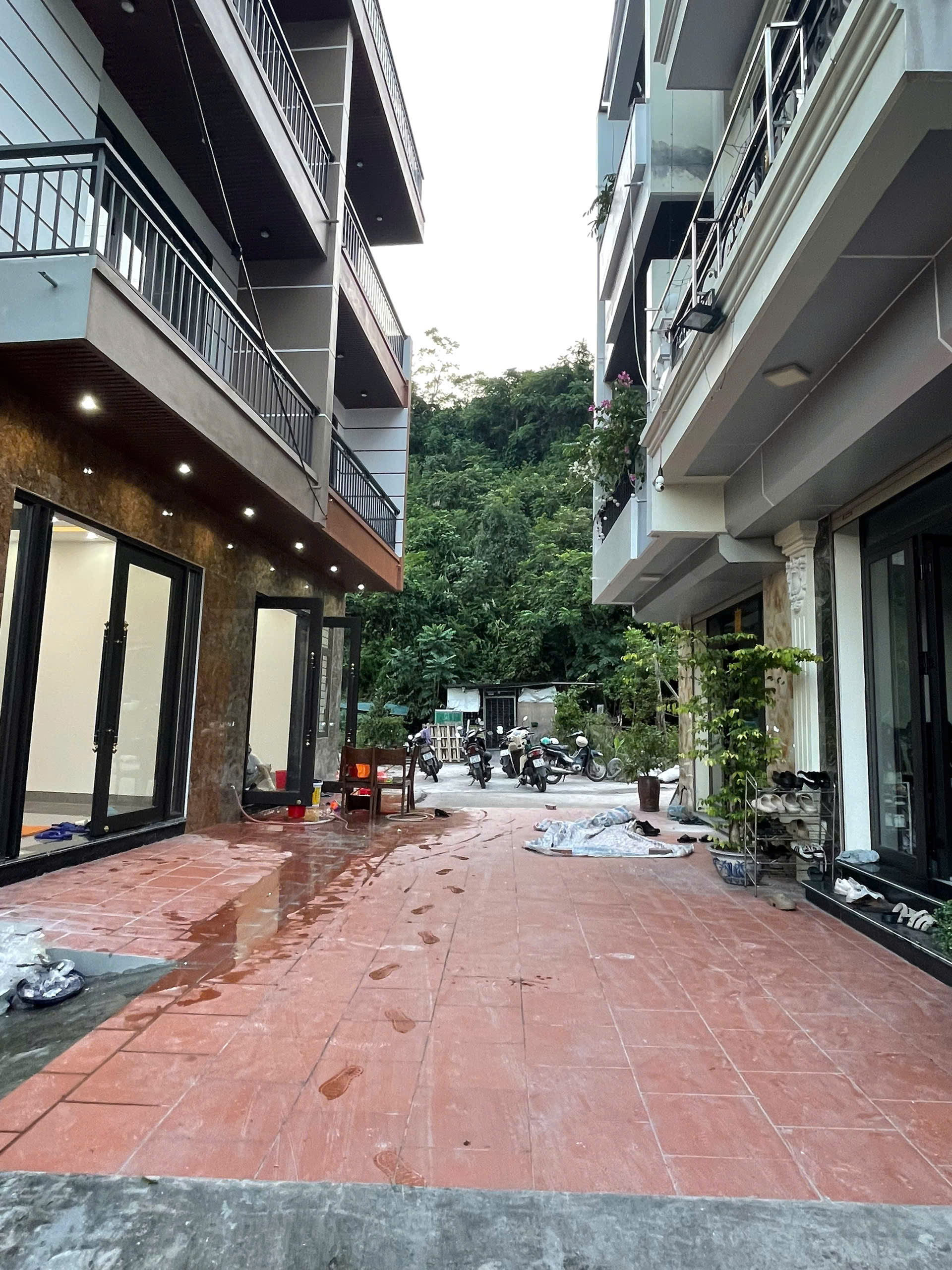 Bán Nhà 3.5 Tầng Moong Y Tế Hà Lầm. DT:58m2,MT:5m.Oto Tránh Nhau !!!