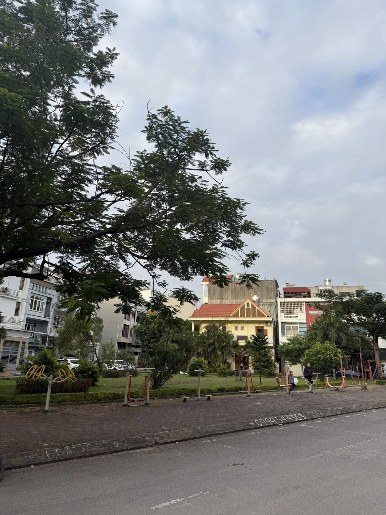 Bán Lô B16-1 Vựng Đâng. DT:104.5m2,MT:5.5m View Vườn Hoa !!!