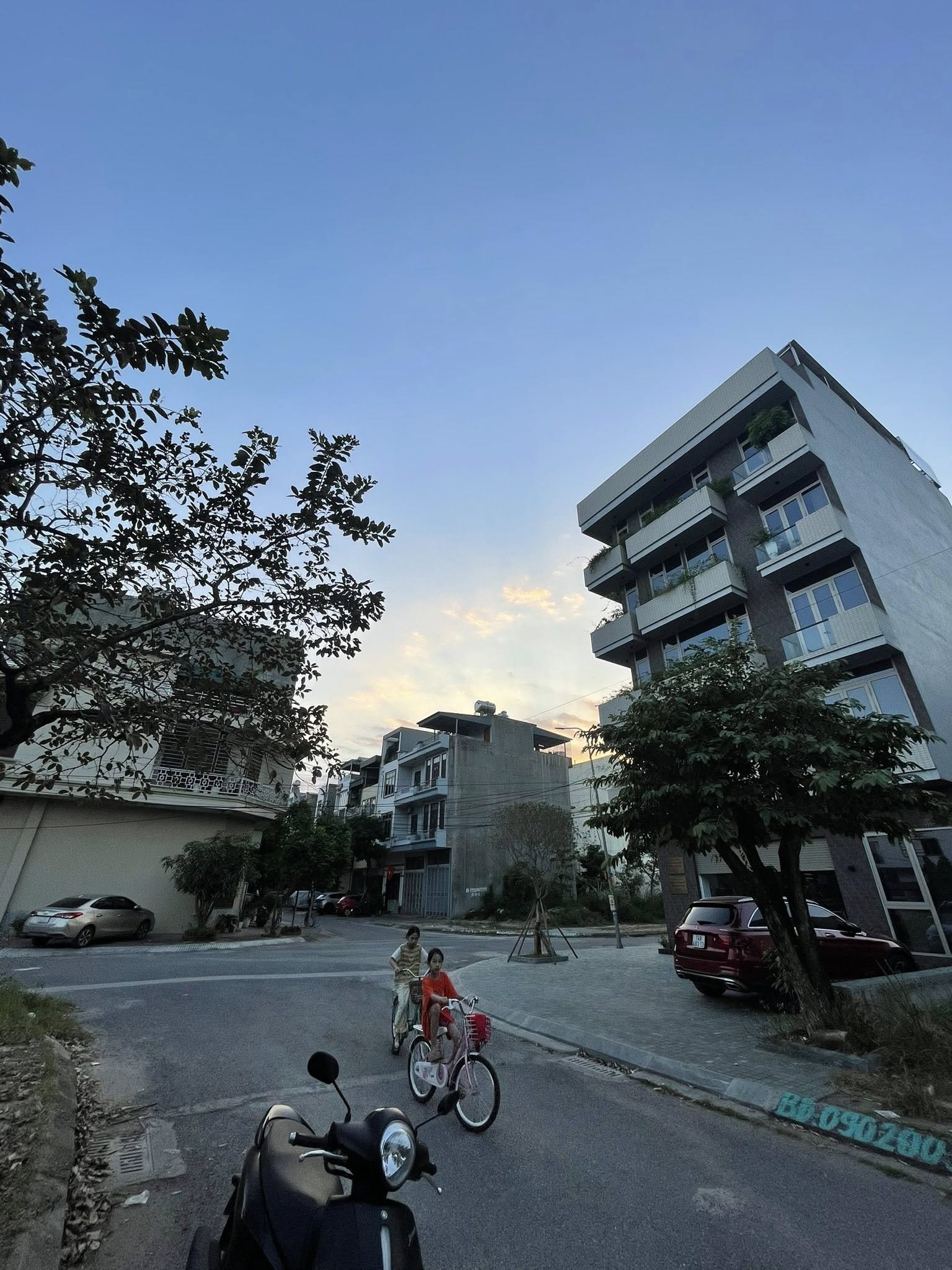 Bán Lô C4-11 KĐT Cao Xanh Hà Khánh A . DT:200m2,MT:8m Siêu Đẹp !!!