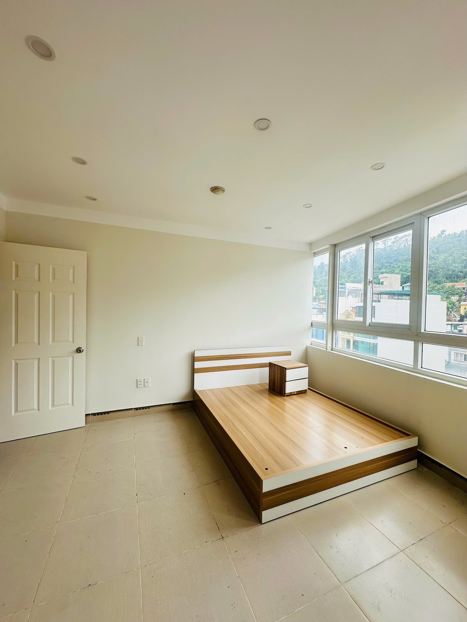 Bán Cc Hạ Long DC 2 Ngủ 102.6m2 View Đường 25/4 Hạ Long !!!