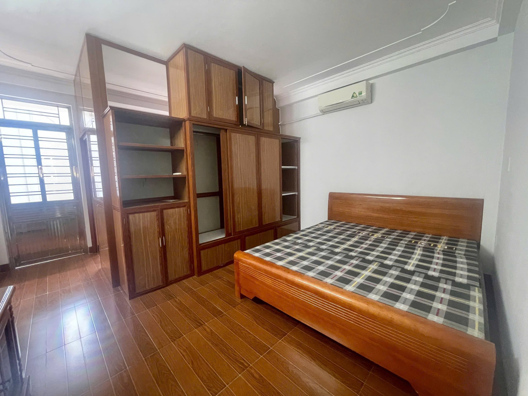 Bán Nhà 3 Tầng Khu Đấu Nối Vựng Đâng. DT:61.6m2,MT:4.5m.H:Đông Nam !!!