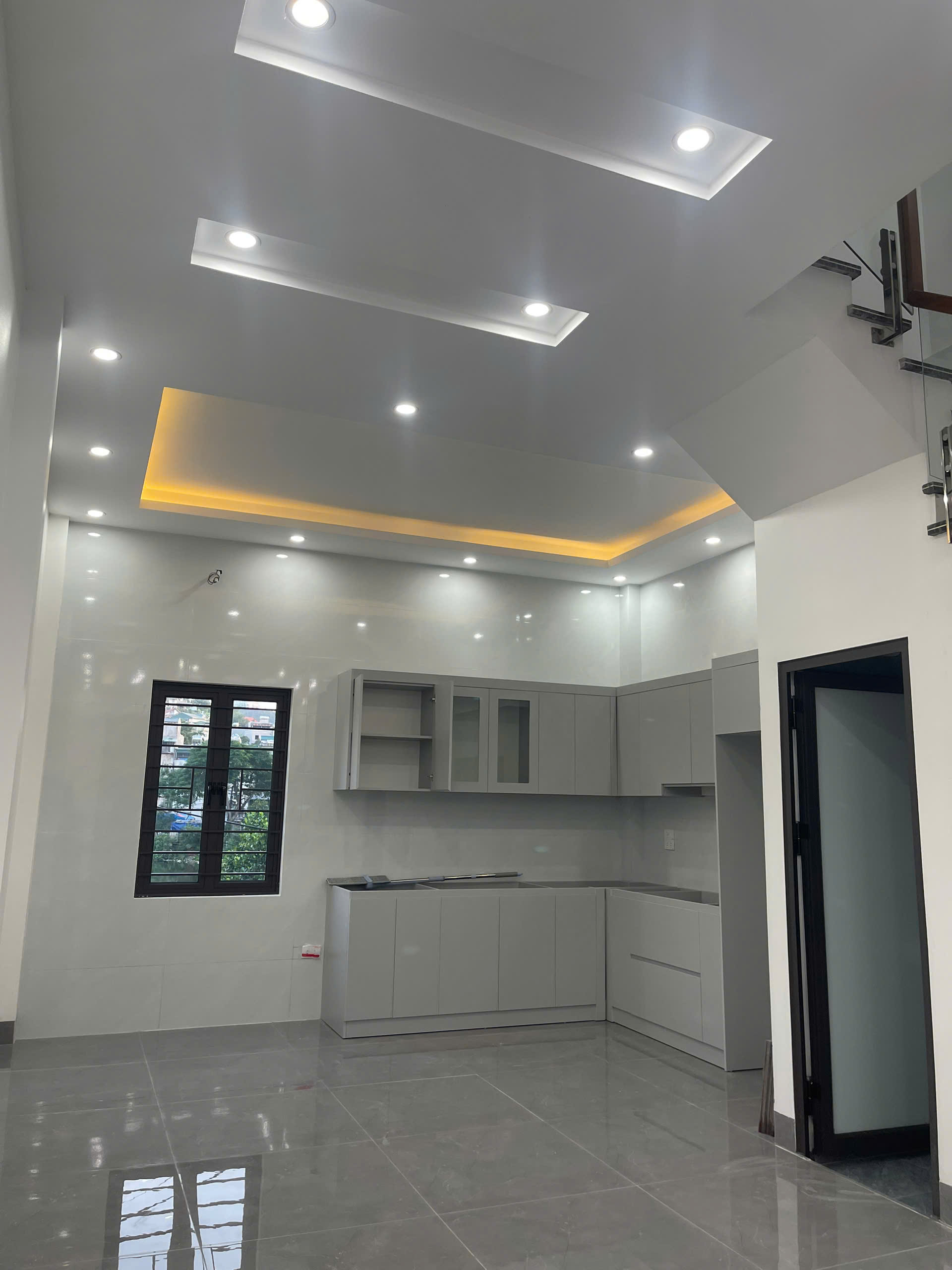 Bán Nhà 3.5 Tầng Moong Y Tế Hà Lầm. DT:58m2,MT:5m.Oto Tránh Nhau !!!