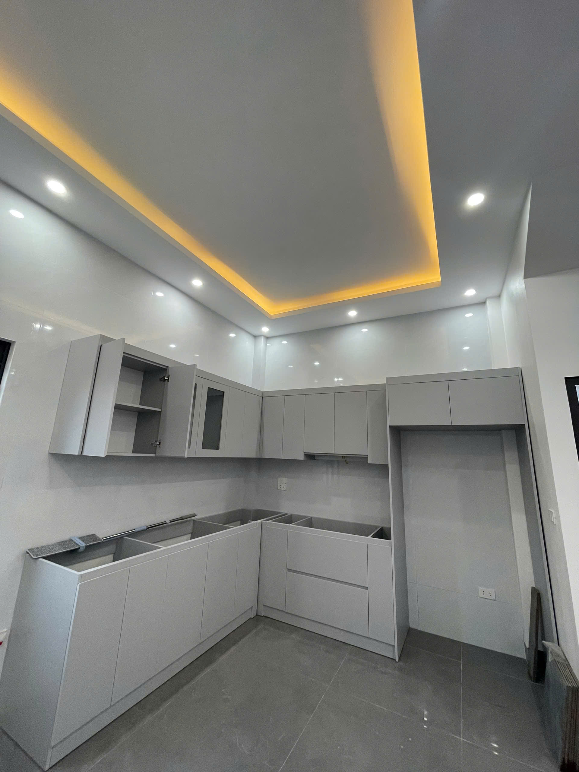 Bán Nhà 3.5 Tầng Moong Y Tế Hà Lầm. DT:58m2,MT:5m.Oto Tránh Nhau !!!