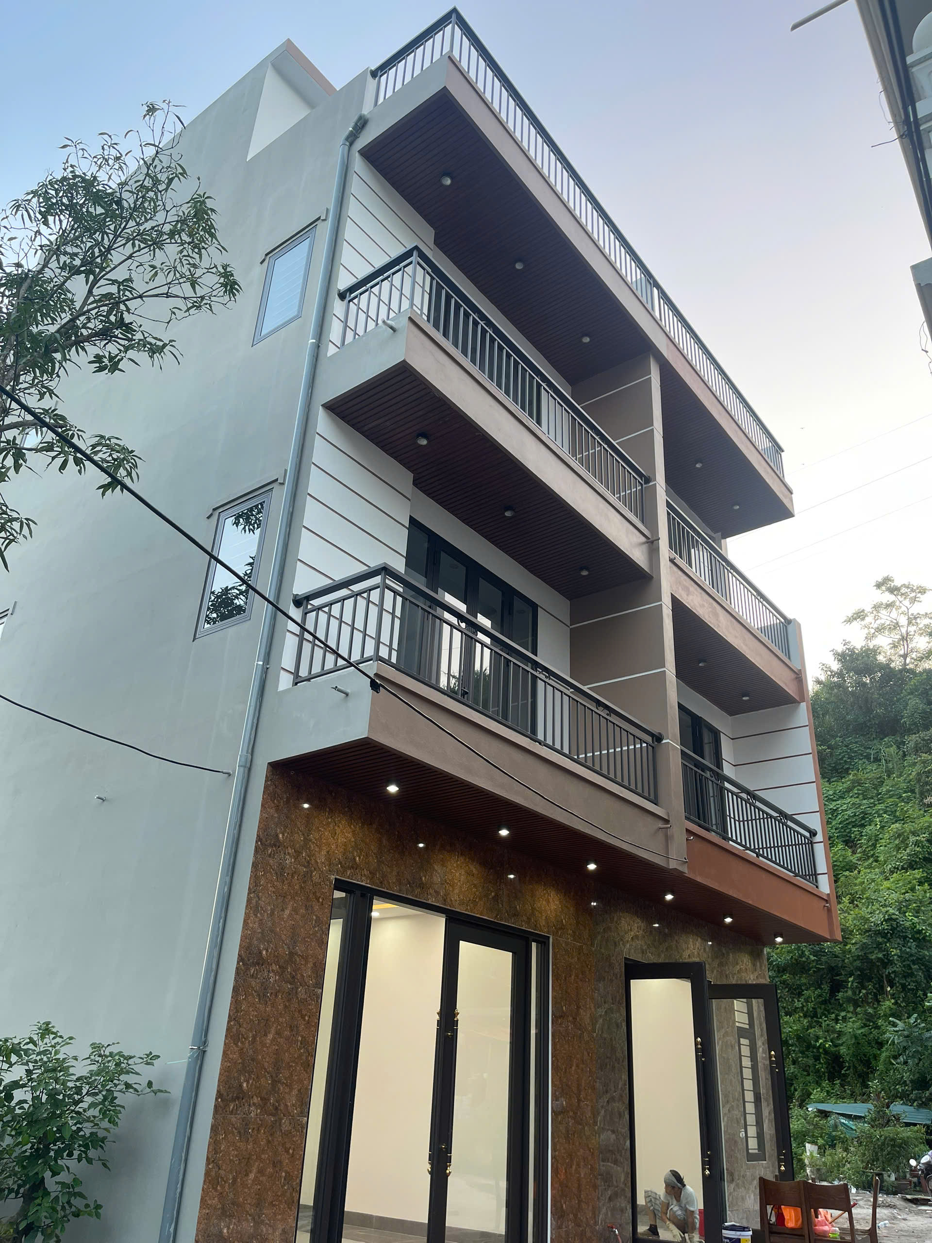 Bán Nhà 3.5 Tầng Moong Y Tế Hà Lầm. DT:58m2,MT:5m.Oto Tránh Nhau !!!