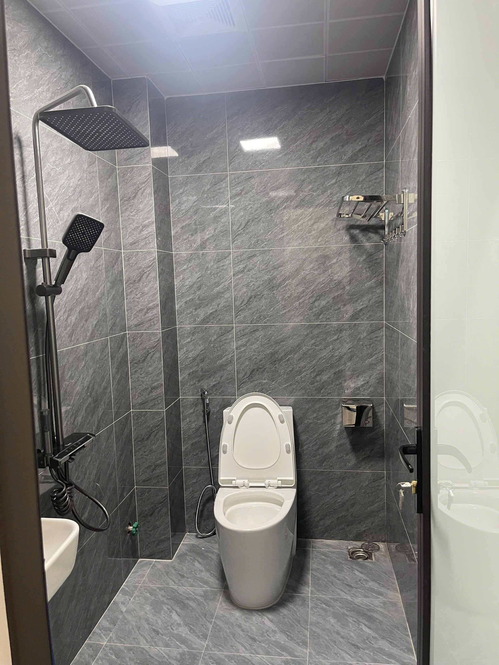 Bán Nhà 3.5 Tầng Moong Y Tế Hà Lầm. DT:58m2,MT:5m.Oto Tránh Nhau !!!