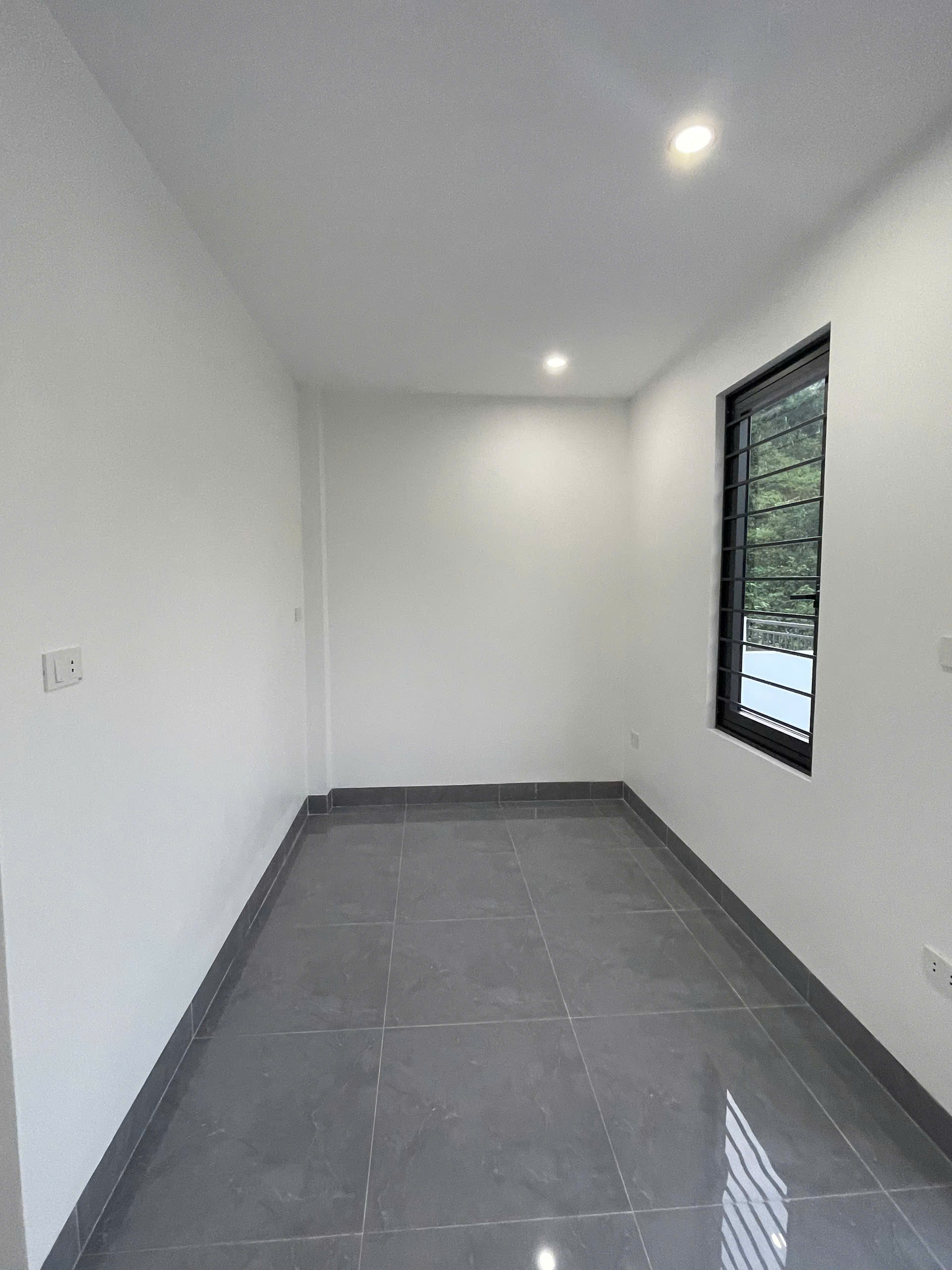 Bán Nhà 3.5 Tầng Moong Y Tế Hà Lầm. DT:58m2,MT:5m.Oto Tránh Nhau !!!