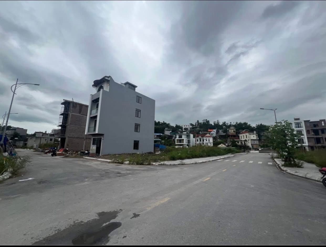 Bán Nhà 4 Tầng TĐC Hà Lầm – Quảng Ninh. DT:65m2,MT:5m Siêu Đẹp !!!