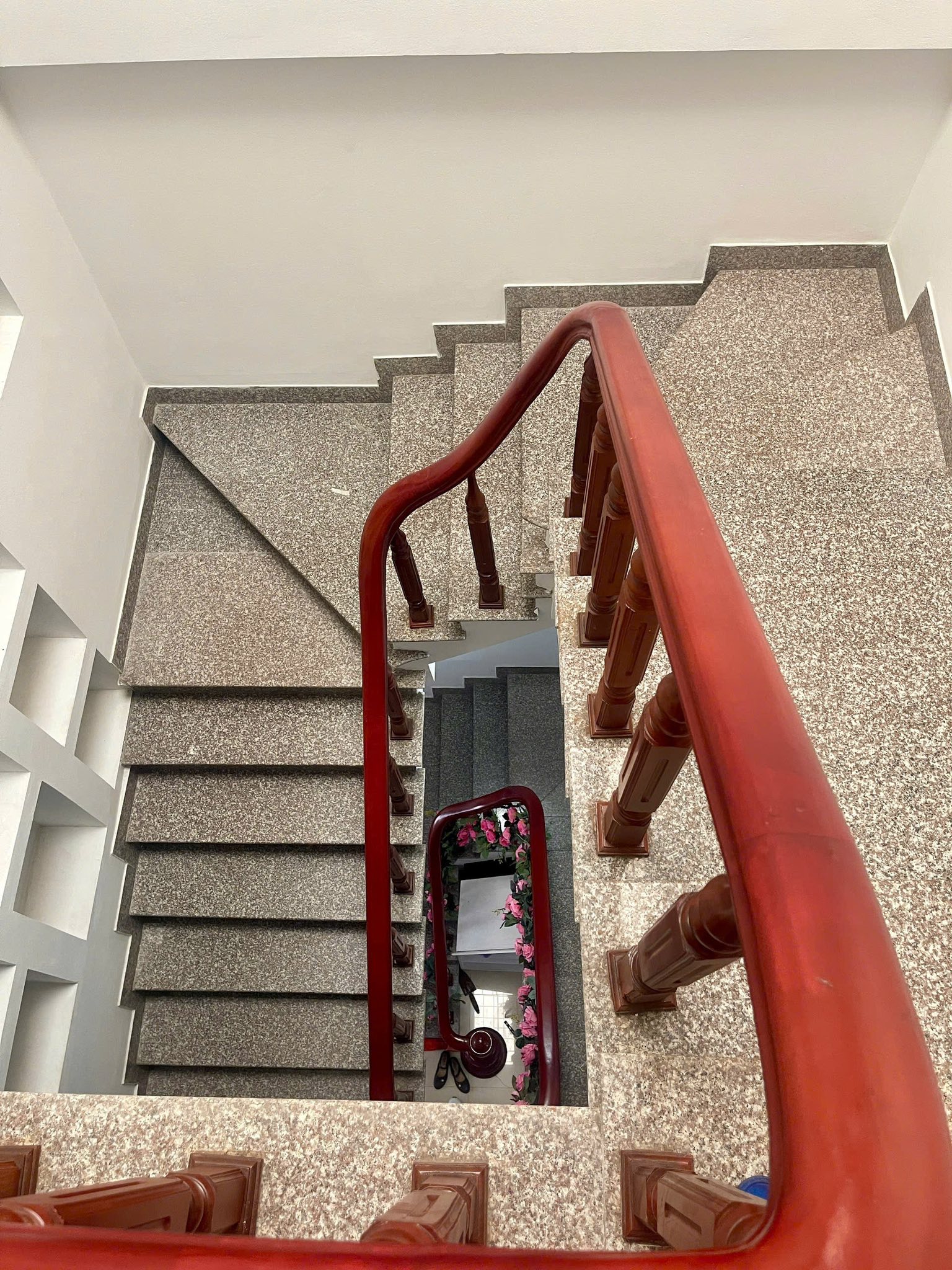 Bán Nhà 3 Tầng Khu Đấu Nối Vựng Đâng. DT:61.6m2,MT:4.5m.H:Đông Nam !!!