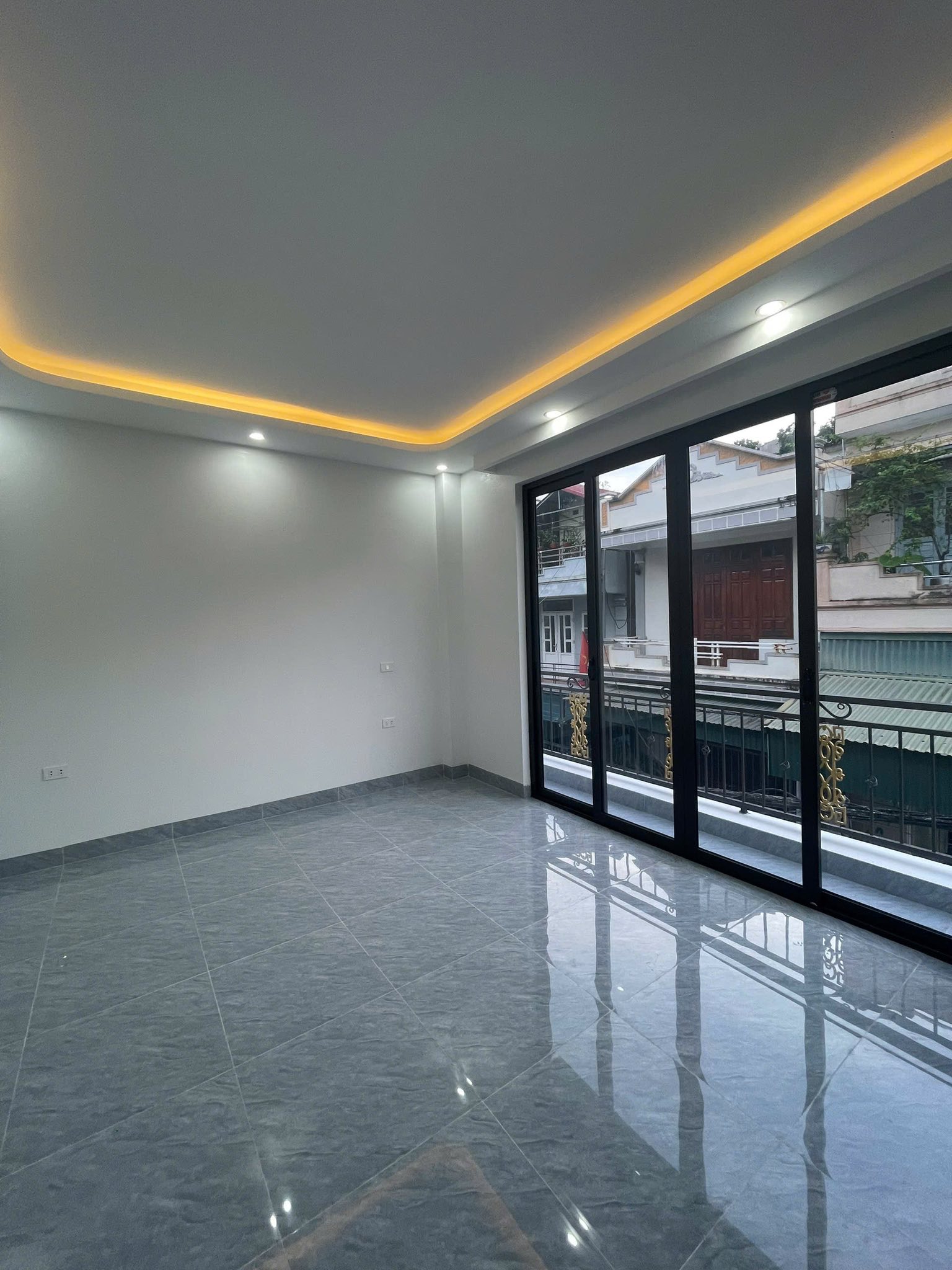 Bán Nhà 4 Tầng Ngõ 5 Bãi Muối,Cao Thắng. DT:60.7m2 Giá Siêu Tốt !!!