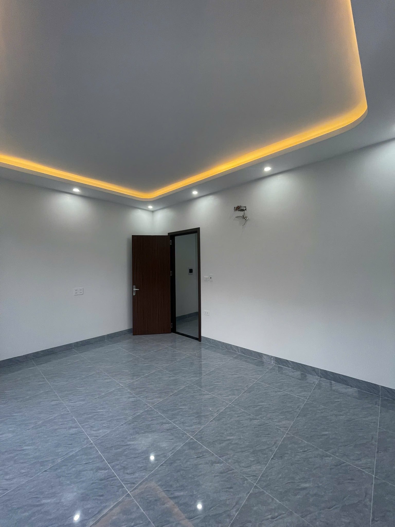 Bán Nhà 4 Tầng Ngõ 5 Bãi Muối,Cao Thắng. DT:60.7m2 Giá Siêu Tốt !!!