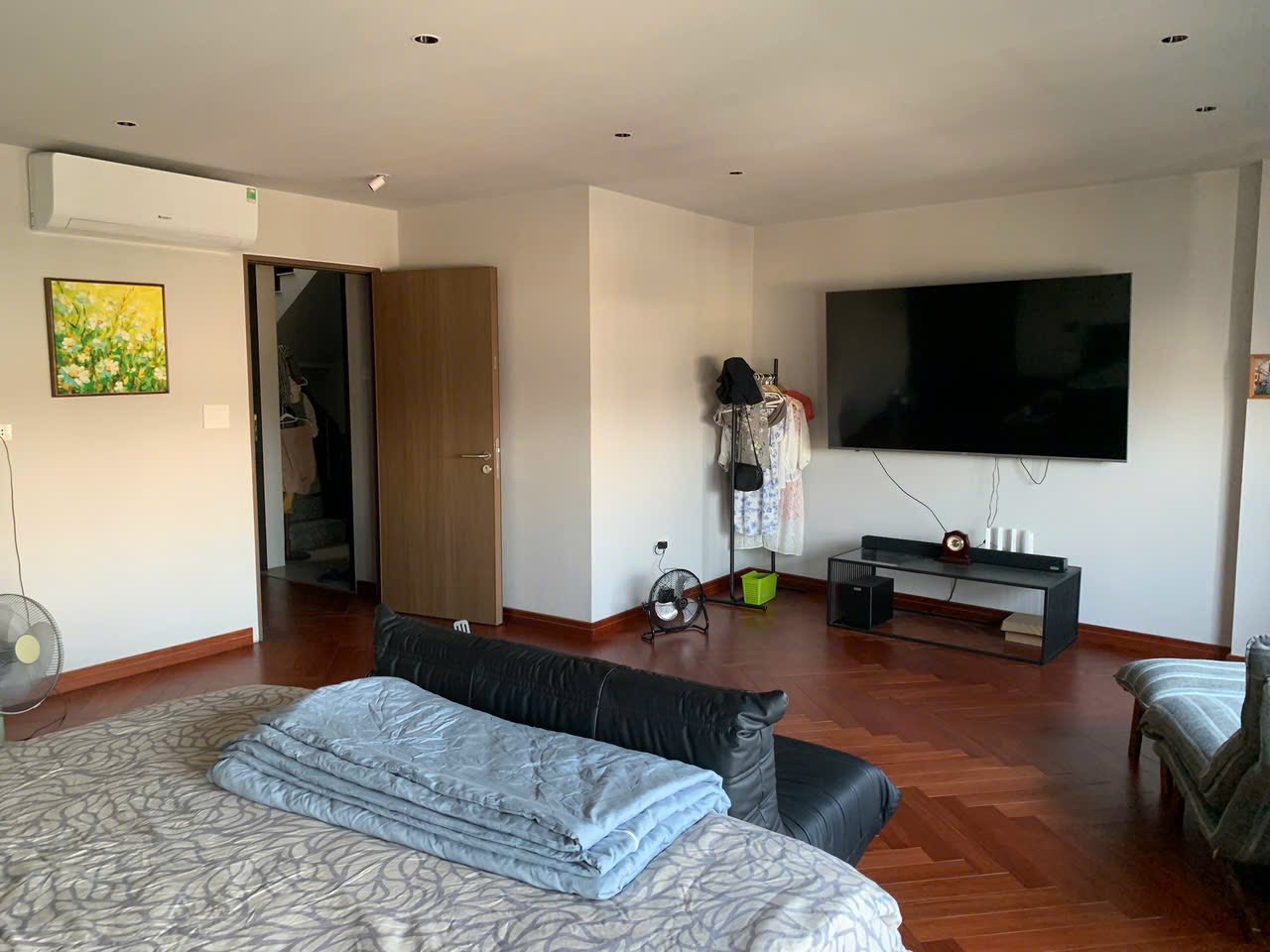 Bán Nhà 5.5 Tầng Khu Rẻ Quạt Vựng Đâng. DT:103.5m2 Siêu Đẹp !!!