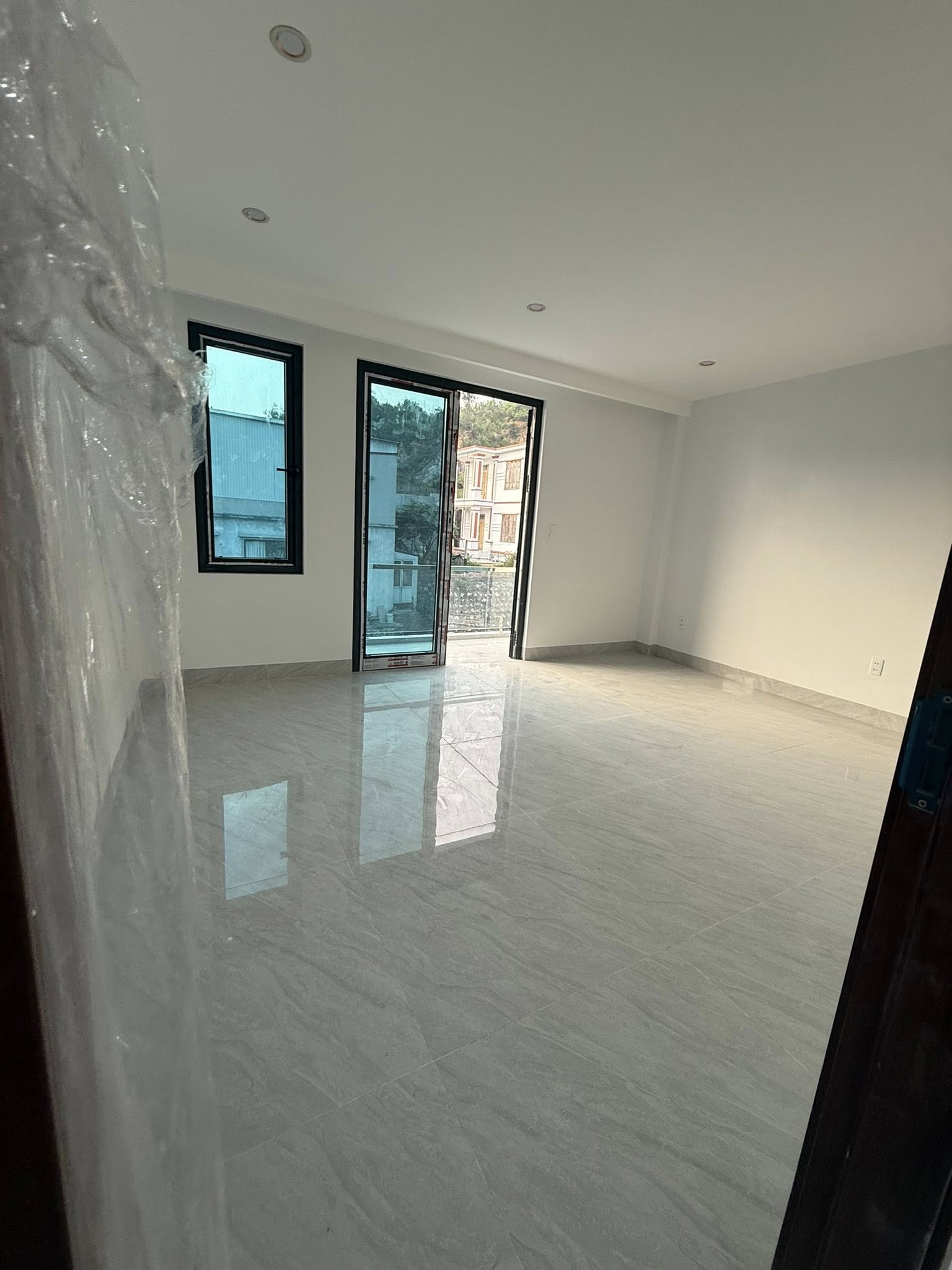 Bán Nhà 4 Tầng Giáp Lideco Giai Đoạn 2. DT: 52.5m2,MT:5m. Hướng : Tây !!!