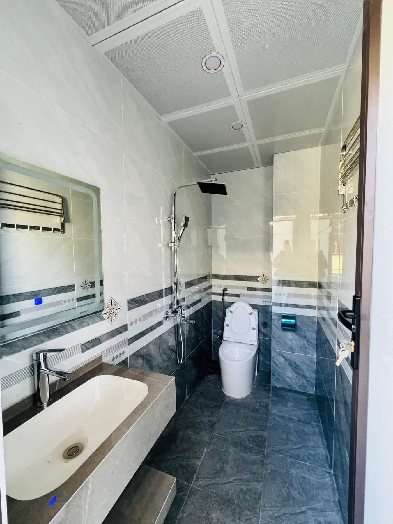 Bán Nhà 3 Tầng Ô Góc Ngõ 20 Cao Xanh. DT:80m2 Oto Tận Cửa !!!