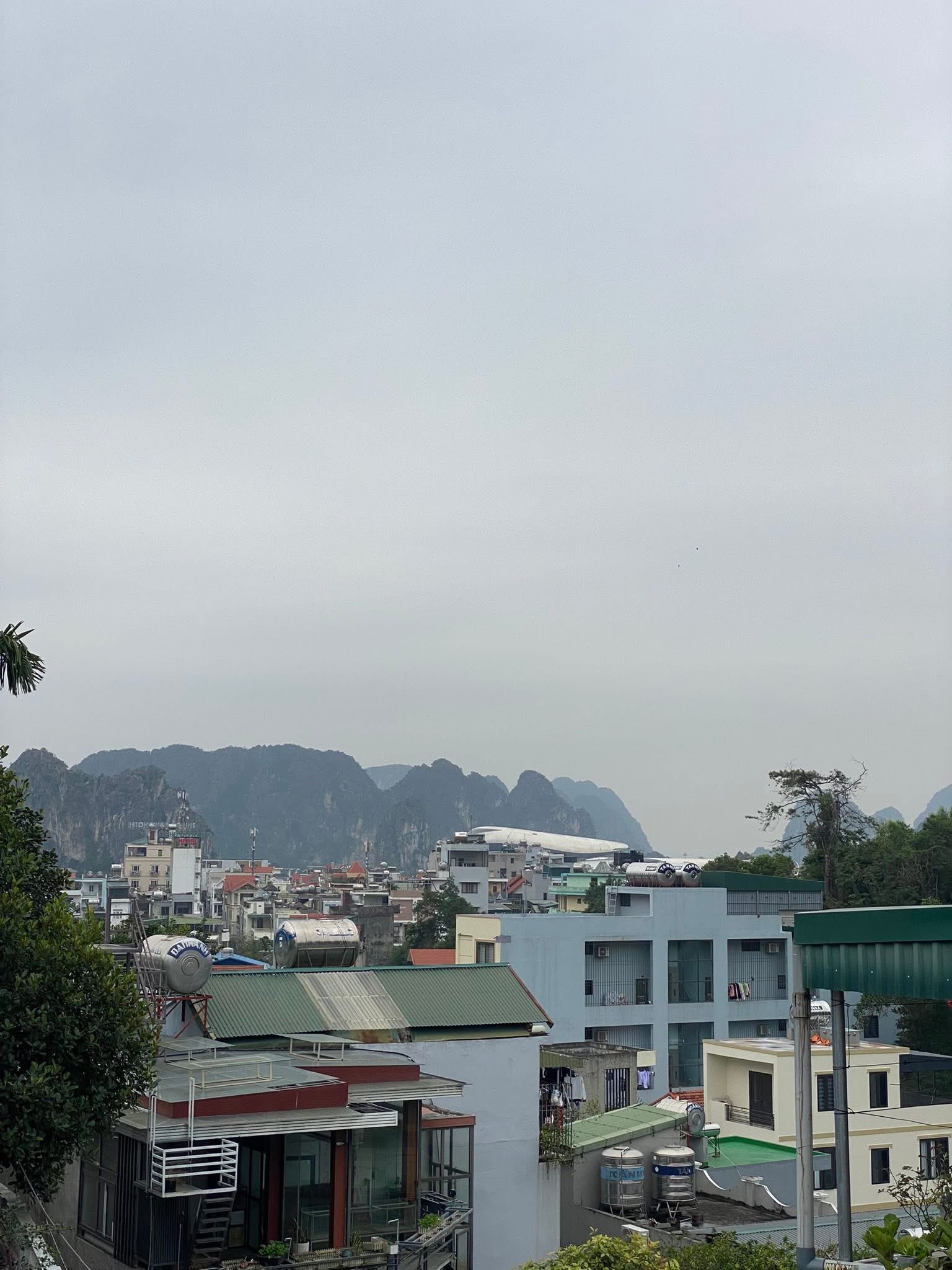 Bán Nhà 3 Tầng Ngõ 20 Nguyễn Văn Cừ,DT:60.8m2 Oto tận nơi !!!